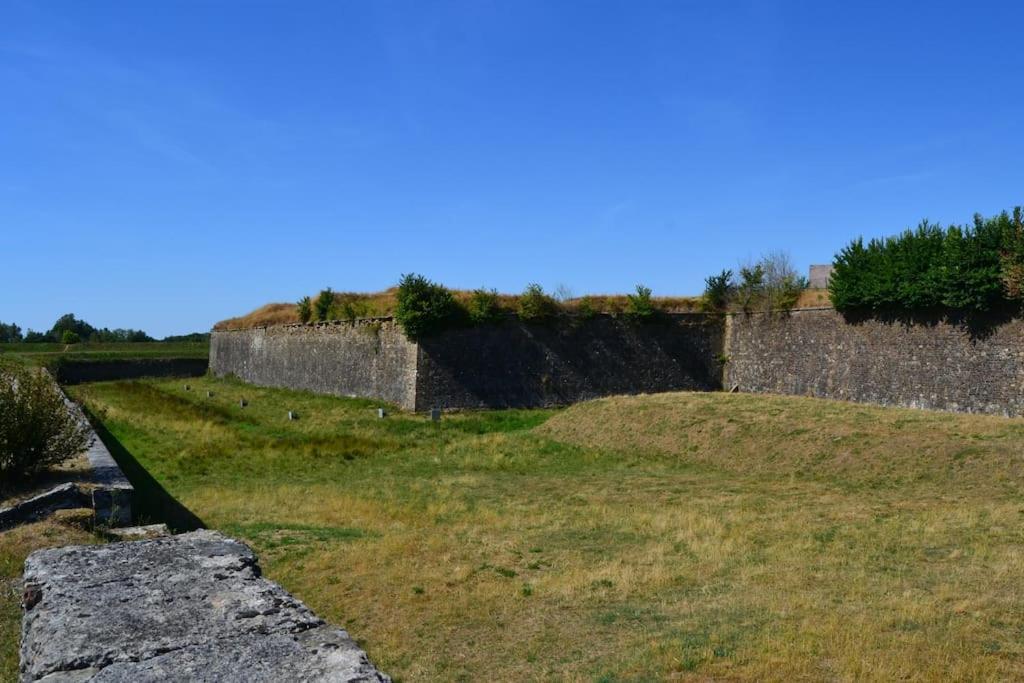 L'Escale Des Remparts Villa Rocroi Kültér fotó